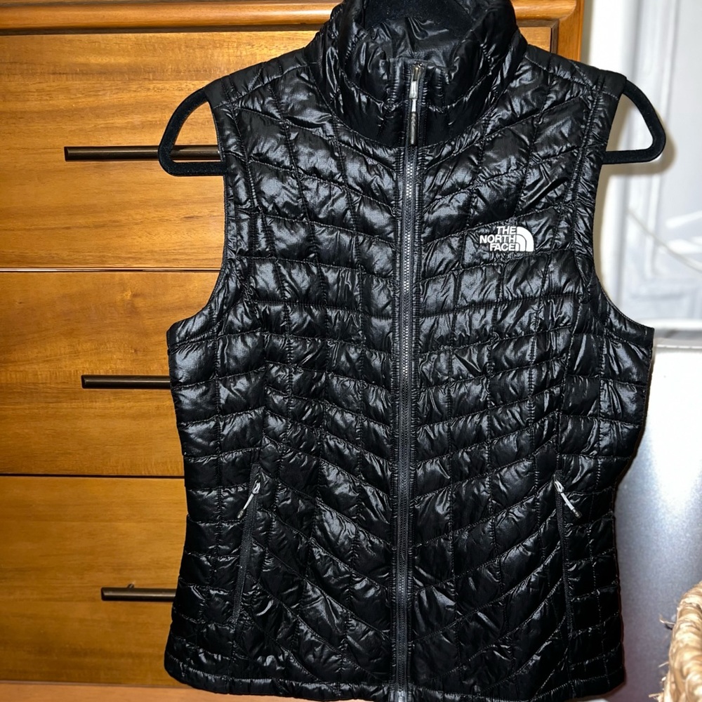 Women’s north face vest